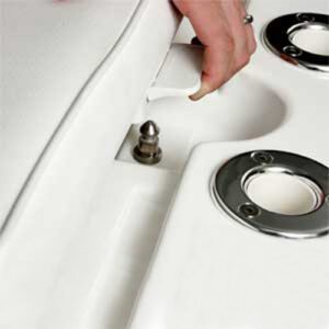 F45-0339 – PESTILLO UNIVERSAL DE PLÁSTICO Y ACERO INOXIDABLE – COLOR NEGRO – TACO MARINE