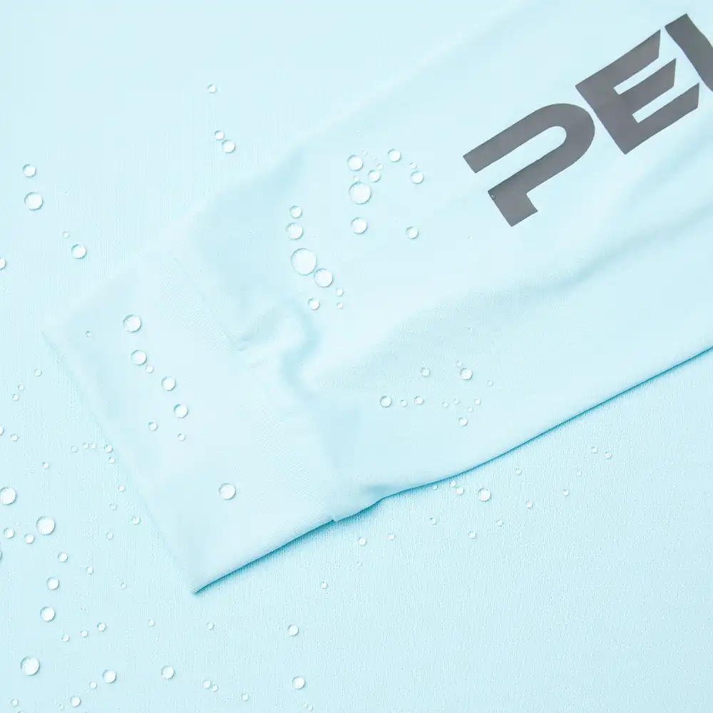 101524112S-TAB PLAYERA CON CAPUCHA AQUATEK OUTER REALM DE MANGA LARGA – COLOR AZUL TAHITÍ – PELAGIC - Imagen 4