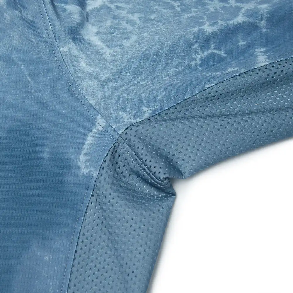 1015243010-PET PLAYERA CON CAPUCHA EXO-TECH DE MANGA LARGA – COLOR PETROL – TALLA GRANDE – PELAGIC - Imagen 6