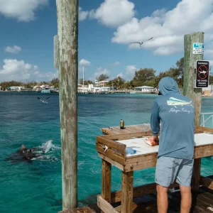 1015251007-PET PLAYERA CON CAPUCHA AQUATEK MAHI DE MANGA LARGA – COLOR GRIS – PELAGIC